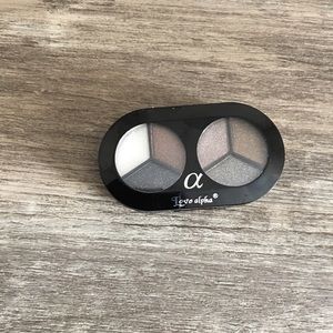 LOVE ALPHA SMOKY EYE SHADOW PALLETTE 10g -NEW